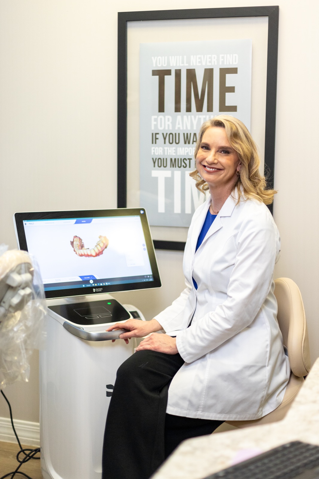 Dr. House at the digital scanning and smile-design workstation