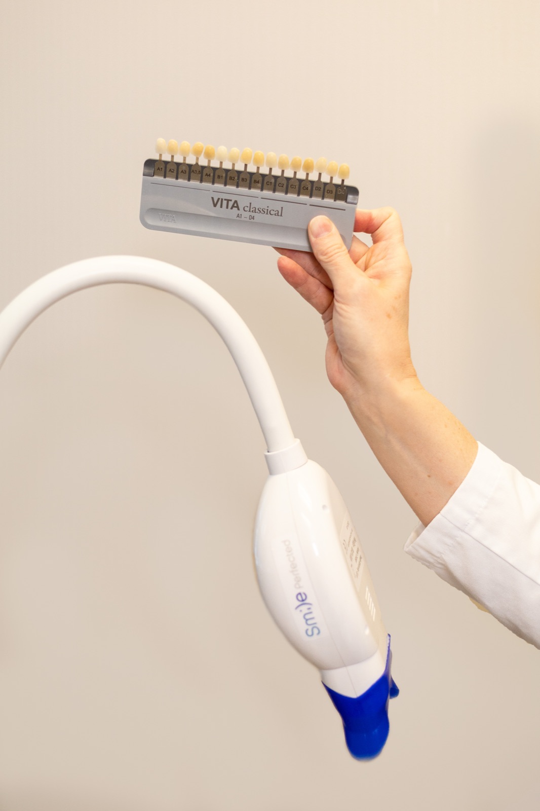 Shade matching with a dental shade guide for a natural-looking result
